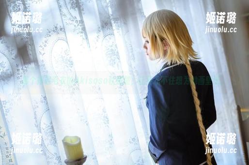 那个撑起毛衣的Akisoso秋楚楚，让我忍不住想为她画壁纸。