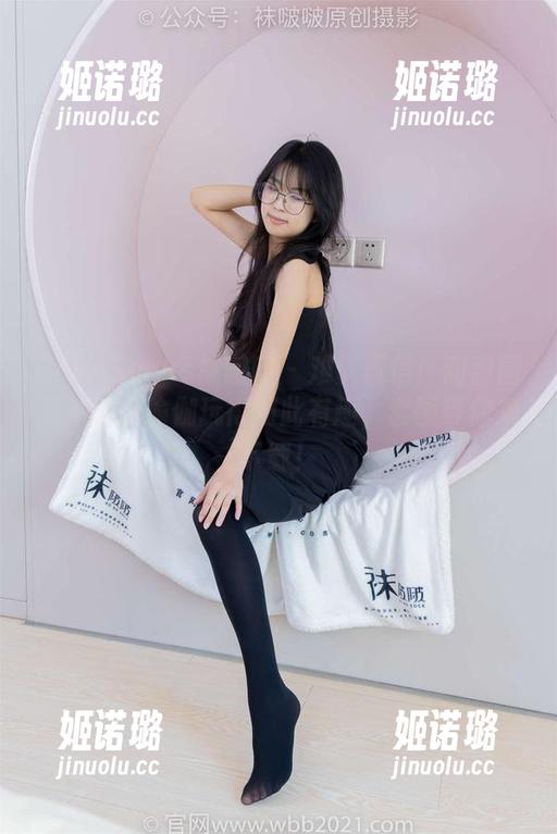 BoBoSocks袜啵啵-甜甜圈 BoBoSocks袜啵啵 - 难以置信!甜甜圈竟然能把瑜伽玩得如此有趣,套图等你来下载!