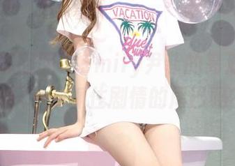 Feilin嗲囡囡 - Emily尹菲的高清图册，一只手没抓住剧情的尾巴吗？