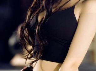 GIRLT果团网 - 裴希西最新图包，不但比基尼亮眼，她的“泳池取景”能力也是绝了！