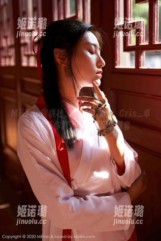 MiiTao蜜桃社-Cris_卓娅祺 MiiTao蜜桃社 - 卓越的福利:Cris_卓娅祺带你滑入少女原图的圈套