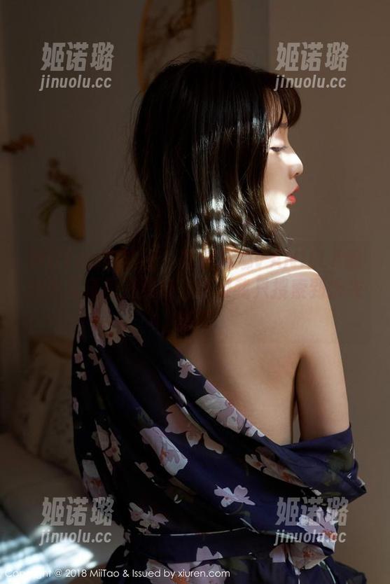 MiiTao蜜桃社-韵莉娜VANILLA MiiTao蜜桃社 - 在韵莉娜VANILLA的白色写真里找灵感,结果我只搜索到洗衣指南