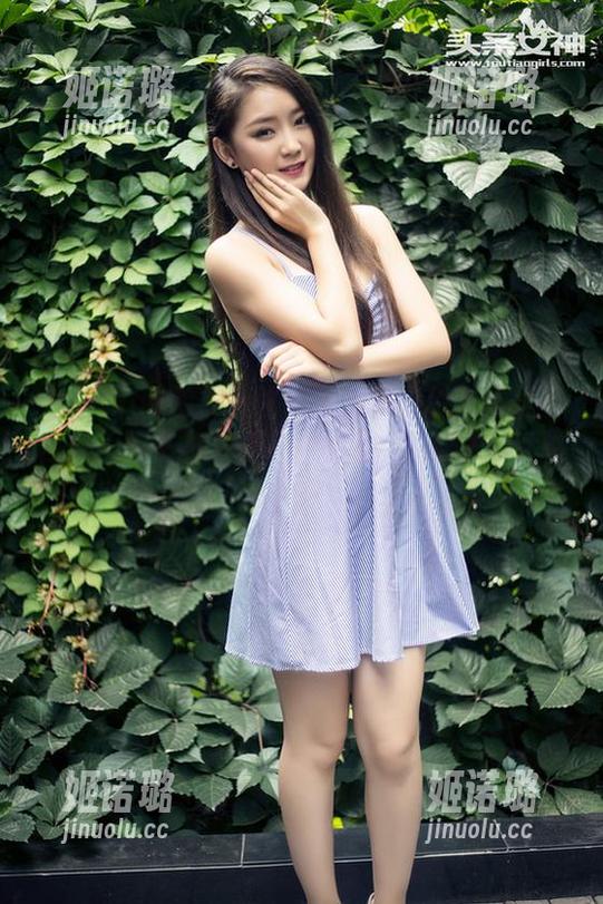 TouTiao头条女神-李丽莎 TouTiao头条女神 - 李丽莎办公室的美图合集,隐秘的光线下,透出一种别样的女性智慧。