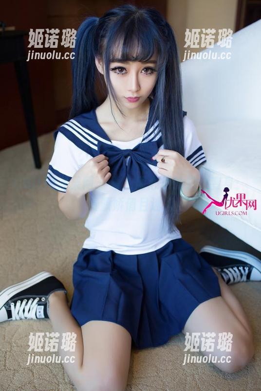 UGirls尤果网 - 看，周心情的护士变身：资源娇俏且迷人