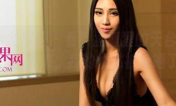 UGirls尤果网 - 看！孟狐狸的天台图包：阳光洒下来，我的忧愁被晾晒了！