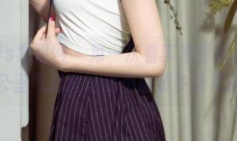 UGirls尤果网 - 第一次看李易童的私拍，办公室气息竟让我不由想多看几眼。