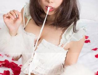 UGirls尤果网 - 王尔琳的美脚写真全套，脚趾甲都在发光的程度！