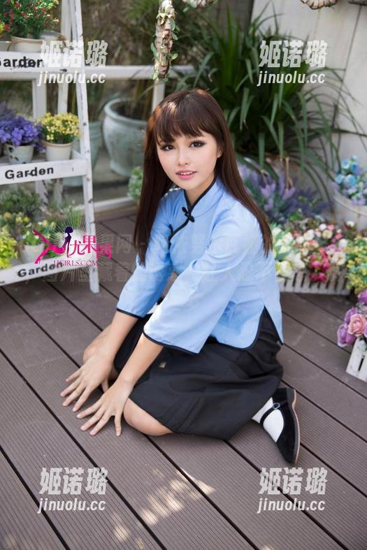 UGirls尤果网 - 阿依努尔瓦娅的美脚全套，图片里藏着的诱惑，让人忍不住想了解更多