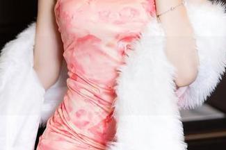 XIAOYU语画界 - 当金纯一遇上校服，原图让你心头一震，别忘了分享哦！