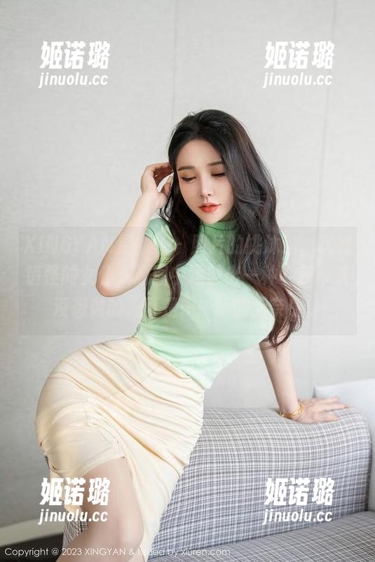 XINGYAN星颜社 - 照片的姚沐迪，犹如错怪的女仆，原图中透露出一种“我本来没想做的，可是……”的无奈感。