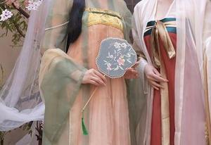 Xiuren秀人网 - 秘书形象大改造，FoxYini孟狐狸无圣光写真让所有人都心生向往。