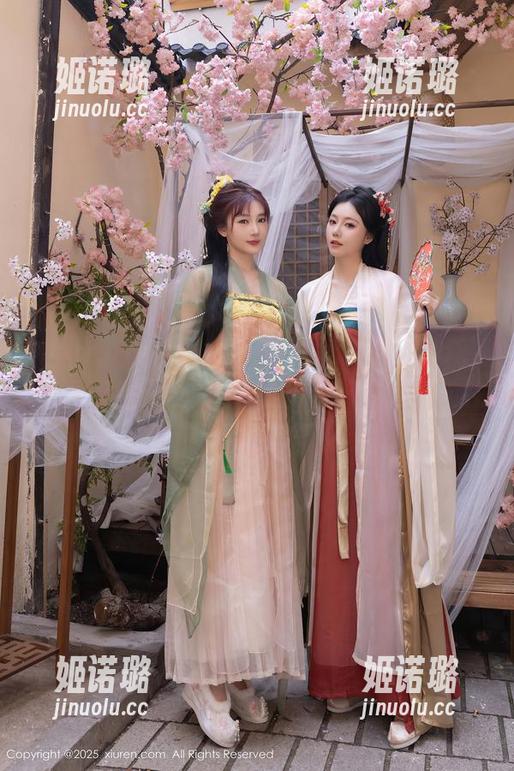 Xiuren秀人网-FoxYini孟狐狸 Xiuren秀人网 - 秘书形象大改造,FoxYini孟狐狸无圣光写真让所有人都心生向往。