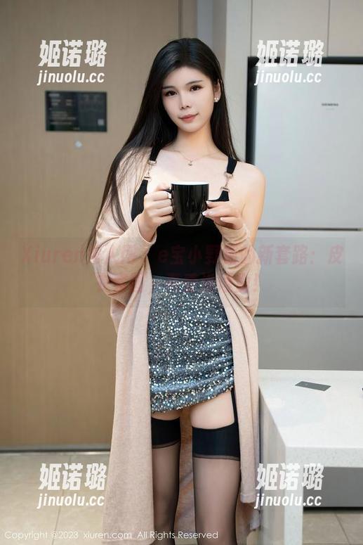 Xiuren秀人网-e宝小野猫 Xiuren秀人网 - e宝小野猫的新套路:皮衣套图,真香没理由!