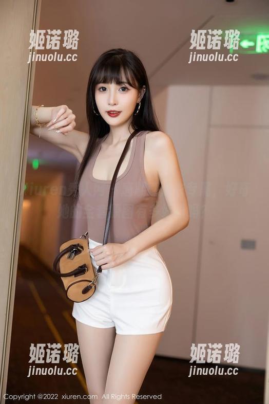Xiuren秀人网-唐翩翩 Xiuren秀人网 - 唐翩翩泳衣专属,好奇她的全套原图有多好看吗?