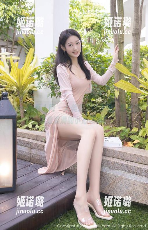 Xiuren秀人网-大美媚京 Xiuren秀人网 - 大美媚京的原图,套图里藏着满满的小心思吧?