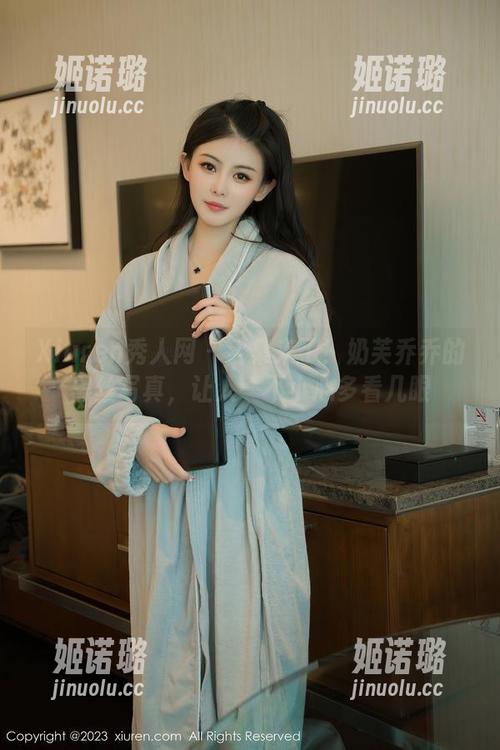 Xiuren秀人网-奶芙乔乔 Xiuren秀人网 - 全集来了!奶芙乔乔的黑丝写真,让人一不小心多看几眼