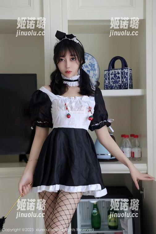 Xiuren秀人网-娜露 Xiuren秀人网 - 娜露的制服写真集:这身衣服果然是魔法,我快被她迷住了!