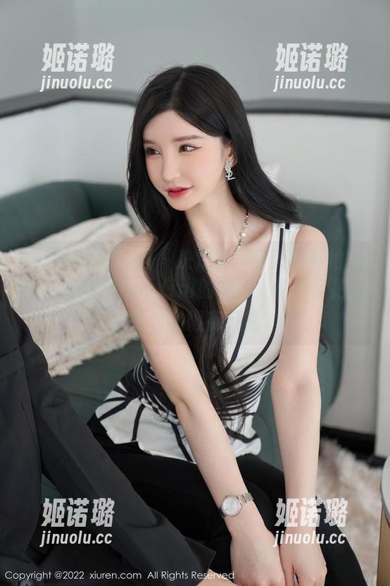 Xiuren秀人网-孟狐狸FoxYini Xiuren秀人网 - 决定了!今天的私拍主角是孟狐狸FoxYini的美脚,论如何把脚丫子也拍得有范儿。