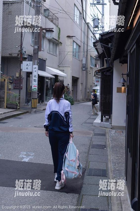 Xiuren秀人网 - 小樱koko，这样的写真，温柔得像在偷偷诉说