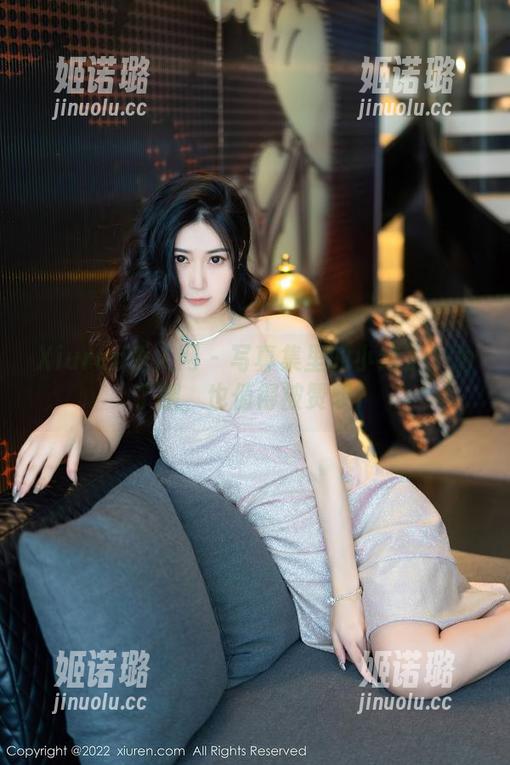Xiuren秀人网-小纯子 Xiuren秀人网 - 写真集里的小纯子:为了腿,也值得被赞叹!