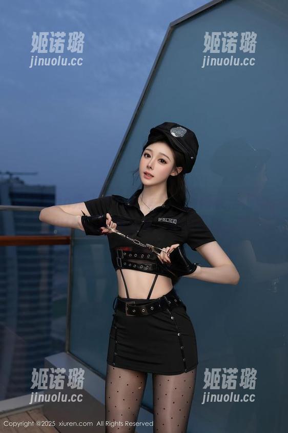 Xiuren秀人网-柚琪Rich Xiuren秀人网 - 短裤也能有新玩法,柚琪Rich的作品集,慢慢品味。