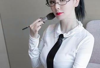 Xiuren秀人网 - 眼镜能有多好？糯美子Mini在线给你高清答案，让我们一探究竟！