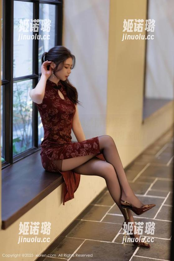 Xiuren秀人网-苏可er Xiuren秀人网 - 婚纱图包探险:苏可er的每一件都像从童话里跑出来的!
