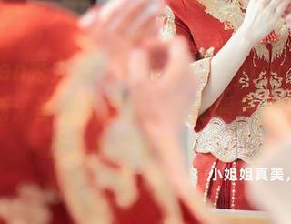 Xiuren秀人网 - 苏小曼babyface新图包更新：圣诞有点冷，这身暖色系穿搭却让人心窝窝热乎乎！