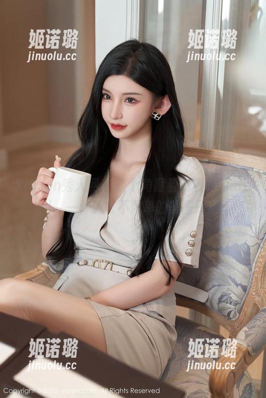 Xiuren秀人网 - 换个角度看荡漾Crystal，一件皮衣不简单的美图探索