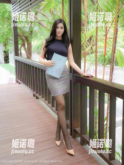 Xiuren秀人网 - 雨儿酱eve白衬衫搭配新风格，最新图集中试图摧毁我们的个性审美与饭后消化的平衡。