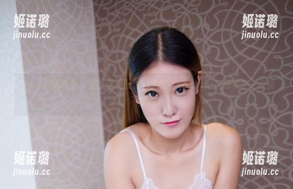 YouWu尤物馆 - 看，这张图片，孟狐狸FoxYini在泳装中一点都不害羞。