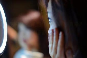 pans - 夏天在苏琪的图库里显得格外懒散，真需要一杯冰镇饮料来解压。
