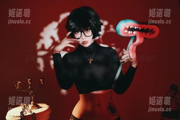 如果有一条白裙，可能会像puypuy私拍时那样轻盈吧