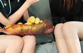 丽柜 - xilly在纯白中的写真：照亮了我脑海深处五彩斑斓的猩猩