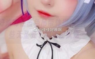 佳佳好难啊在蓝色吊带体操服里，哦，那些无圣光下的淡淡妩媚…