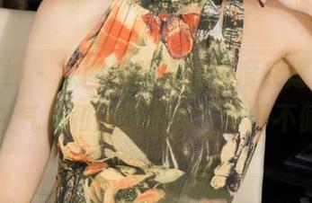 克拉女神 - 原图里眼镜的角度感爆棚，佳莹这股气息和那幅图片，不得不佩服。