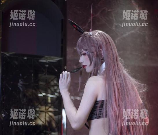 刺青Poi的女王套图，满满的气场，差点让我脑补个王国！