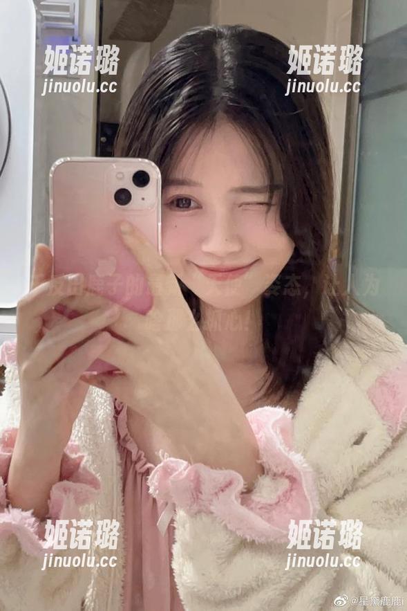 千反田鹿子 千反田鹿子的最新“天使”姿态,让人为啥那么抓心!