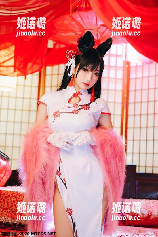 制服美眉的课后日光私拍，喵糖映画又推出了这种致命的清新套图，完美捕捉青春的那一瞬。