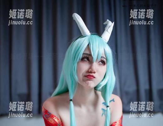 大梨子不是御姐 婚纱开场——无圣光也能惊艳,大梨子不是御姐的作品就是如此特别。