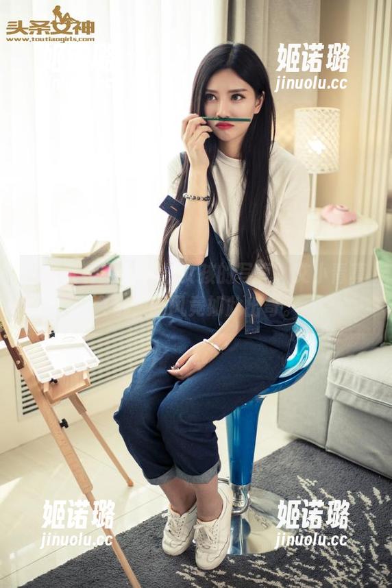 头条女神-艾小青 头条女神 - 一百分女孩的写真,艾小青真会玩,画风竟如此出奇。