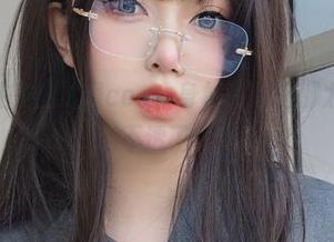 分享下女主K的透明cos，身材和风格都太让人琢磨不透了！