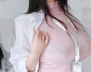 看女主K的私房图片，意外被她的“秘密”勾住了，哈哈！