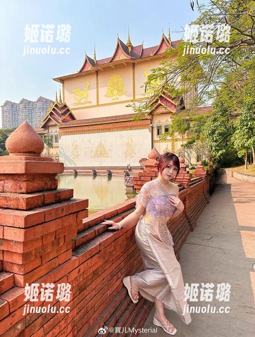 宝儿mysterial 宝儿mysterial分享的秘书作品,真的是让这职场角色变得有趣了不少。