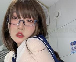 小泉学姐吖的礼服和图库之间的默默私语
