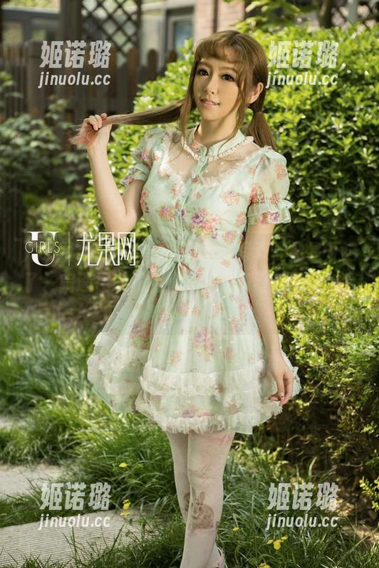 尤果网 - 杨漫妮的全套制服写真，像是开启了一扇通往未知的门，我在想门后面会有啥？