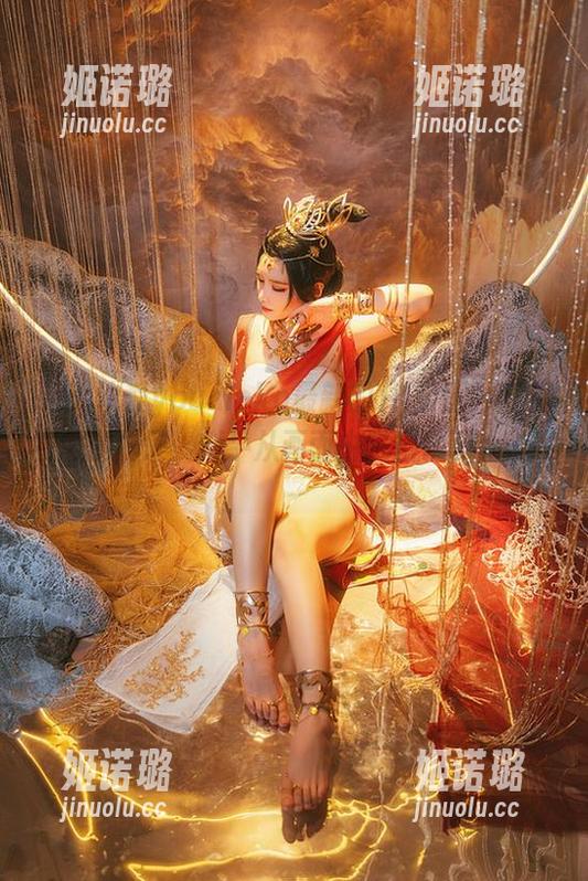 近期幼爱youmeko最新的JK套图，穿着校服的样子，似乎从画面中跳出来了，喔哟～