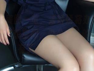 推女郎 - 美图一览，潘娇娇将办公室拍成了小小的梦想空间，办公桌上的小物件也有了一种新意。