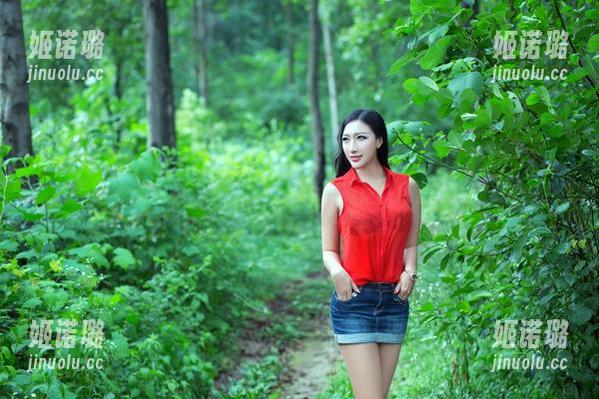 推女郎 - 连欣的“灰丝”作品，难道是灰色美学的又一章？