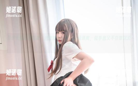 是青水的写真图册，魅魔的身影在光影间迷离，似乎我又不自禁沉沦在其中